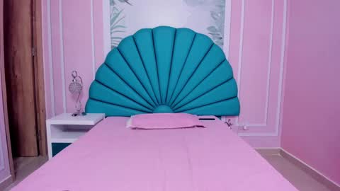 Snapshot of daphne_fox_ chatting on 01-12-25, 11:28 Daphne  online show from 01-12-25, 11:28