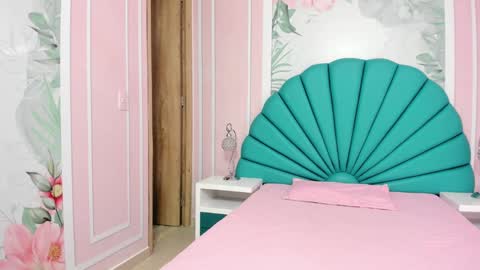 Snapshot of daphne_fox_ chatting on 01-16-25, 11:37 Daphne  online show from 01-16-25, 11:37