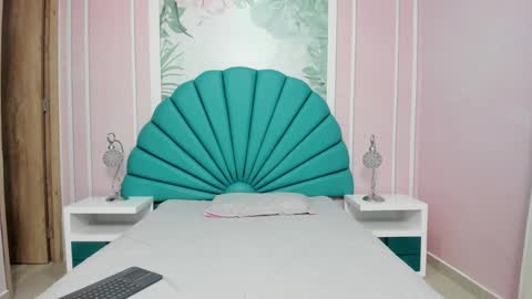 Snapshot of daphne_fox_ chatting on 01-21-25, 02:11 Daphne  online show from 01-21-25, 02:11