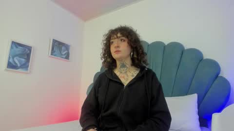 DaphneBlunt online show from 10-29-25, 02:41