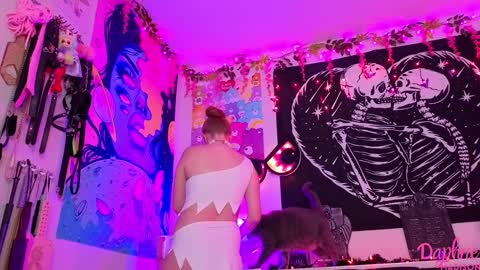 Daphne Madison online show from 10-27-25, 09:52