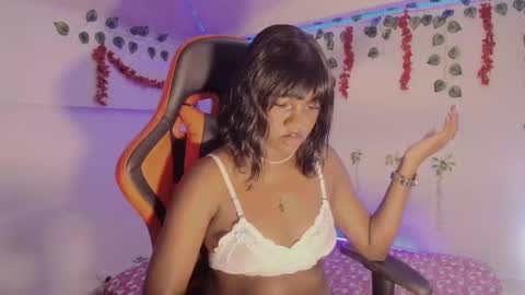 Snapshot of daphnewalker__ chatting on 02-07-25, 03:08 Daphne online show from 02-07-25, 03:08