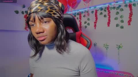 Snapshot of daphnewalker__ chatting on 02-23-25, 12:51 Daphne online show from 02-23-25, 12:51