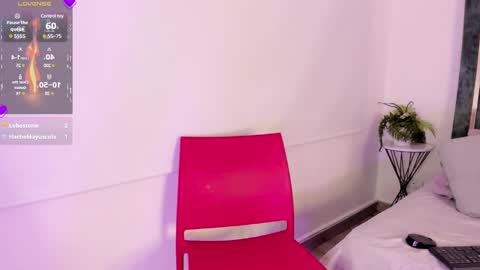 Snapshot of dapnne_ chatting on 01-11-25, 12:01 Daphne online show from 01-11-25, 12:01