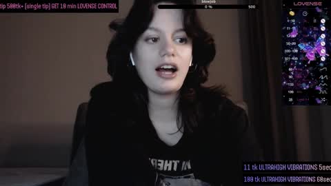 Snapshot of darcyie1ove chatting on 10-21-25, 05:57 Darcy online show from 10-21-25, 05:57