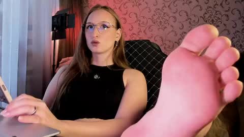 Snapshot of darcysiren chatting on 05-13-26, 10:01 Darcy Siren online show from 05-13-26, 10:01