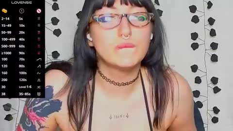 Snapshot of dario_doll_ chatting on 01-11-26, 12:37 Daria online show from 01-11-26, 12:37