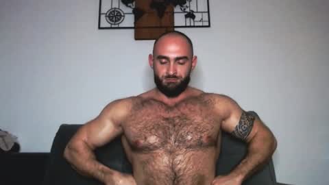 Snapshot of dariomuscle1993 chatting on 12-18-25, 07:42 Dario Muscel King online show from 12-18-25, 07:42