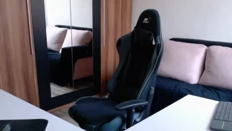 darius_94 online show from 09-15-25, 05:51