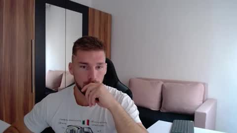 darius_94 online show from 11-08-25, 10:48