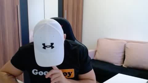 darius_94 online show from 11-23-25, 06:35