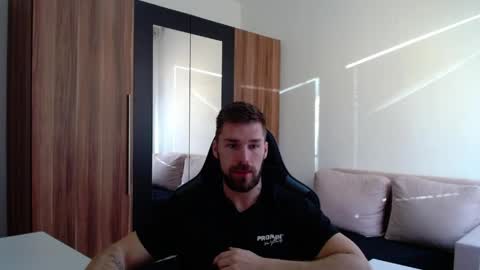 darius_94 online show from 04-08-26, 05:18