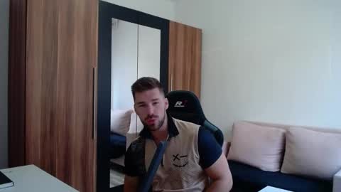 darius_94 online show from 04-22-26, 04:37