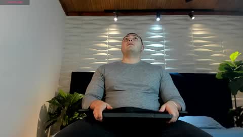 Snapshot of darius_wolfe chatting on 05-31-26, 11:06 Darius online show from 05-31-26, 11:06