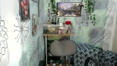 Snapshot of dark_angelxxx94 chatting on 02-24-25, 02:51 yushico online show from 02-24-25, 02:51