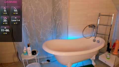 Lola online show from 12-10-24, 12:49