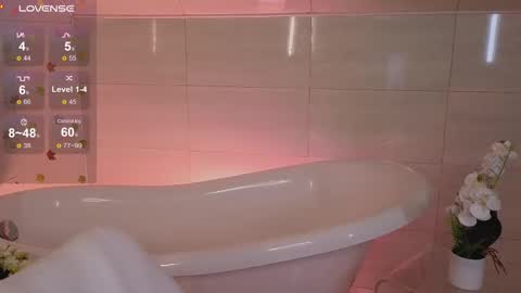 Lola online show from 10-07-25, 01:58