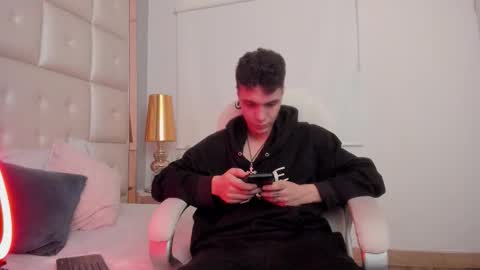 dark_sun333 online show from 11-08-25, 12:00