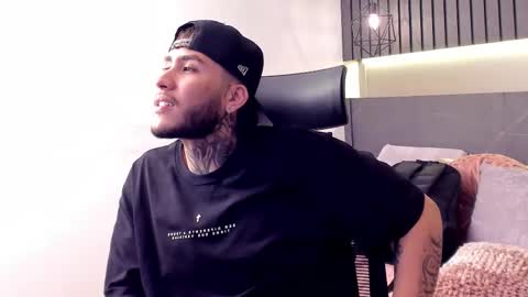 Dark online show from 11-11-25, 02:17