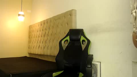 Snapshot of darkknightx01 chatting on 10-31-25, 01:17 darkknightx01 online show from 10-31-25, 01:17