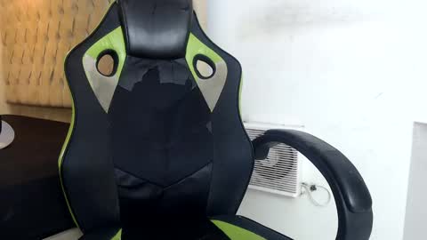 Snapshot of darkknightx01 chatting on 11-10-25, 10:25 darkknightx01 online show from 11-10-25, 10:25