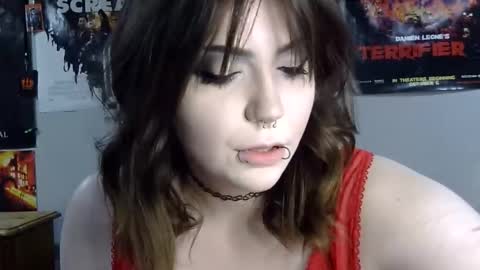 Snapshot of darklingdesirex chatting on 01-12-26, 04:29 Angel online show from 01-12-26, 04:29