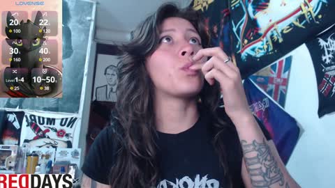 Snapshot of darkness_joones chatting on 02-05-25, 12:53 Darkness online show from 02-05-25, 12:53