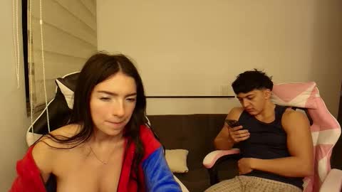 Snapshot of darkpleasuress chatting on 11-26-25, 07:31 darkpleasuress online show from 11-26-25, 07:31