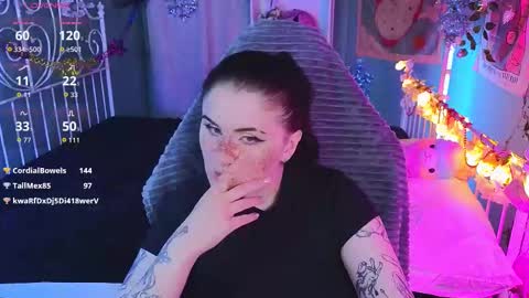 Snapshot of darksh1ne chatting on 12-17-25, 04:07 Shine online show from 12-17-25, 04:07