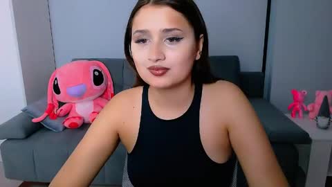 Snapshot of darksidelove_ chatting on 05-27-26, 04:15 Amelie online show from 05-27-26, 04:15