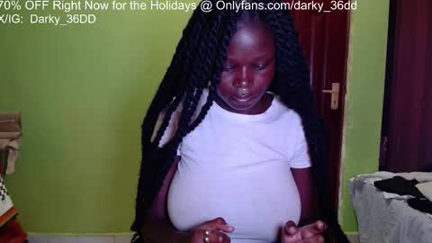 Snapshot of darky_36dd chatting on 09-27-25, 07:02 exclusive sexual content -- IGTwitterX darky 32dd online show from 09-27-25, 07:02