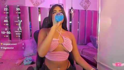 Snapshot of darla_santos_ chatting on 10-20-25, 07:47 Darla santos online show from 10-20-25, 07:47
