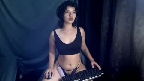 Snapshot of darling_and_dante chatting on 01-02-25, 06:45 darling_and_dante online show from 01-02-25, 06:45