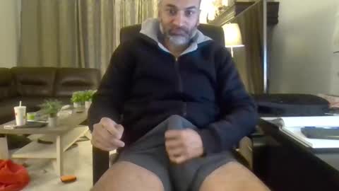 Snapshot of darryl43321 chatting on 01-12-26, 05:29 darryl43321 online show from 01-12-26, 05:29