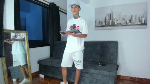 Snapshot of darwin_ggh chatting on 11-18-25, 07:02 darwin_ggh online show from 11-18-25, 07:02