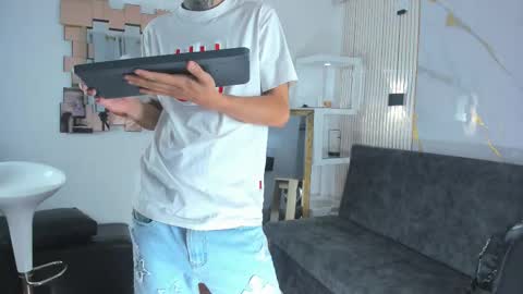 Snapshot of darwin_ggh chatting on 11-23-25, 07:52 darwin_ggh online show from 11-23-25, 07:52