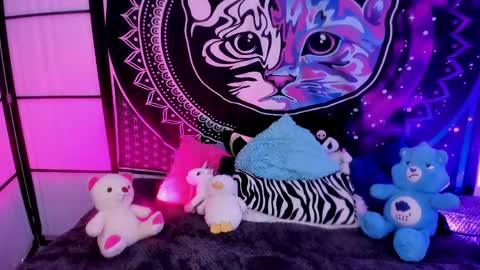 daryimiau online show from 05-18-26, 04:07