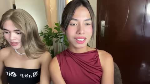 Snapshot of daveboyyy chatting on 11-11-25, 12:54 Scarlet thesexiest online show from 11-11-25, 12:54