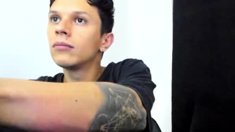 Snapshot of davebroww chatting on 02-06-25, 01:05 Dave Brown online show from 02-06-25, 01:05