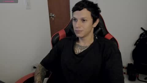 Snapshot of davebroww chatting on 10-12-25, 11:31 Dave Brown online show from 10-12-25, 11:31