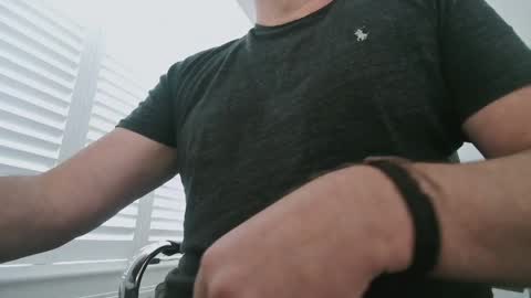 davesu12345 online show from 05-18-26, 06:19