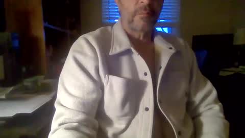 Snapshot of davethebooky chatting on 12-17-24, 01:16 Dave online show from 12-17-24, 01:16