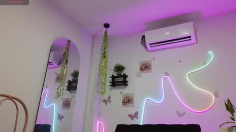 Snapshot of daviana_hill_ chatting on 03-27-26, 10:26 Davi online show from 03-27-26, 10:26