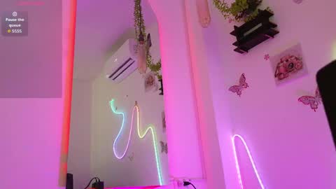 Snapshot of daviana_hill_ chatting on 04-01-26, 01:41 Davi online show from 04-01-26, 01:41
