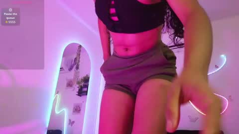 Snapshot of daviana_hill_ chatting on 04-05-26, 01:19 Davi online show from 04-05-26, 01:19