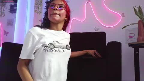 Snapshot of daviana_hill_ chatting on 04-14-26, 01:06 Davi online show from 04-14-26, 01:06