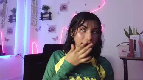 Snapshot of daviana_hill_ chatting on 04-17-26, 05:27 Davi online show from 04-17-26, 05:27
