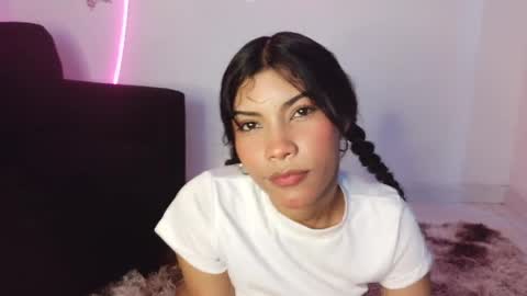 Snapshot of daviana_hill_ chatting on 04-19-26, 05:12 Davi online show from 04-19-26, 05:12