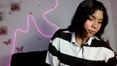 Snapshot of daviana_hill_ chatting on 05-23-26, 04:29 Davi online show from 05-23-26, 04:29