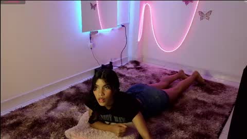 Snapshot of daviana_hill_ chatting on 05-25-26, 01:33 Davi online show from 05-25-26, 01:33